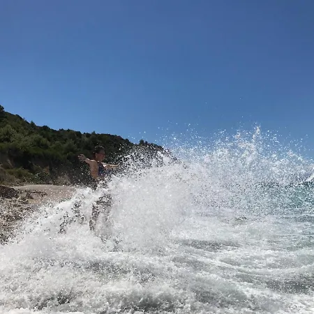 Kefalonia - Charming 3 Bedroom Gardenia ספרטיה